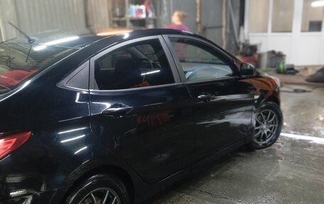 Hyundai Solaris II рестайлинг, 2015 год, 900 000 рублей, 20 фотография