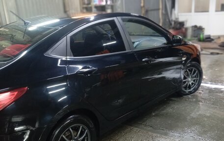 Hyundai Solaris II рестайлинг, 2015 год, 900 000 рублей, 21 фотография