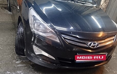 Hyundai Solaris II рестайлинг, 2015 год, 900 000 рублей, 23 фотография