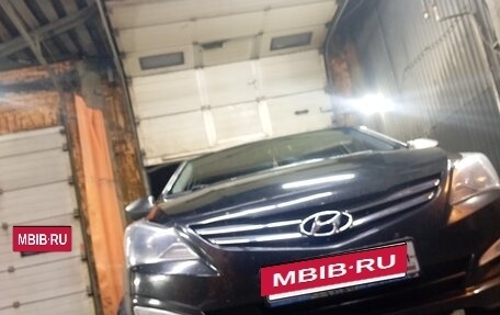 Hyundai Solaris II рестайлинг, 2015 год, 900 000 рублей, 24 фотография