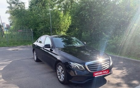 Mercedes-Benz E-Класс, 2019 год, 2 350 000 рублей, 3 фотография