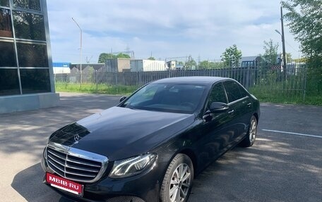 Mercedes-Benz E-Класс, 2019 год, 2 350 000 рублей, 2 фотография