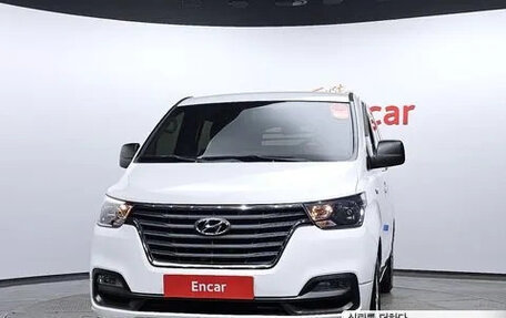 Hyundai Grand Starex Grand Starex I рестайлинг 2, 2021 год, 2 600 000 рублей, 3 фотография
