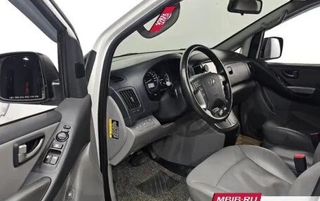 Hyundai Grand Starex Grand Starex I рестайлинг 2, 2021 год, 2 600 000 рублей, 10 фотография