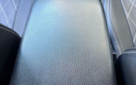 Toyota RAV4, 2018 год, 1 990 000 рублей, 4 фотография