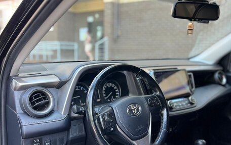 Toyota RAV4, 2018 год, 1 990 000 рублей, 6 фотография