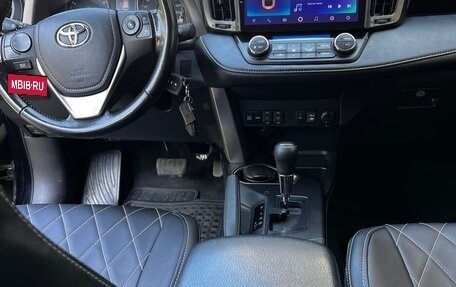 Toyota RAV4, 2018 год, 1 990 000 рублей, 5 фотография