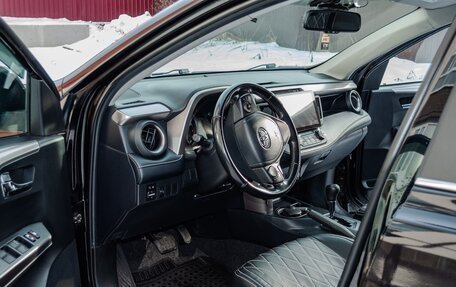Toyota RAV4, 2018 год, 1 990 000 рублей, 24 фотография