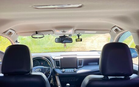 Toyota RAV4, 2018 год, 1 990 000 рублей, 16 фотография