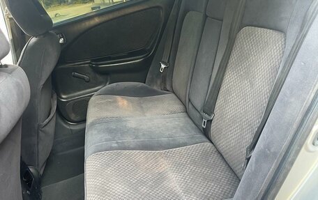 Toyota Avensis III рестайлинг, 2001 год, 490 000 рублей, 19 фотография