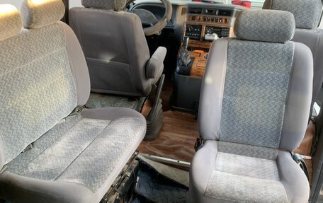SsangYong Istana, 2003 год, 440 000 рублей, 31 фотография