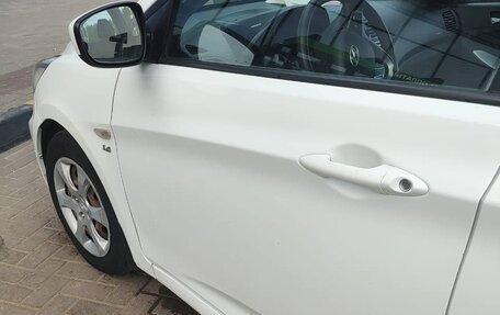 Hyundai Solaris II рестайлинг, 2013 год, 850 000 рублей, 6 фотография
