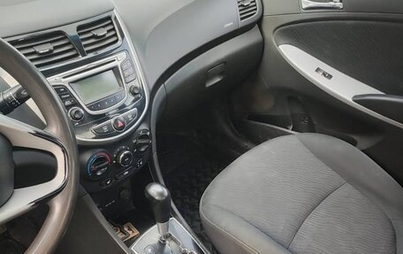 Hyundai Solaris II рестайлинг, 2013 год, 850 000 рублей, 19 фотография