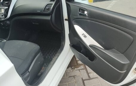 Hyundai Solaris II рестайлинг, 2013 год, 850 000 рублей, 21 фотография