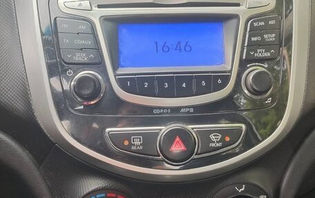 Hyundai Solaris II рестайлинг, 2013 год, 850 000 рублей, 17 фотография