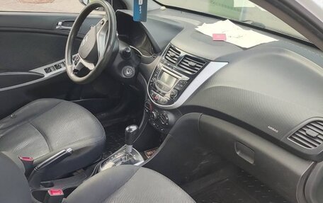 Hyundai Solaris II рестайлинг, 2013 год, 850 000 рублей, 20 фотография