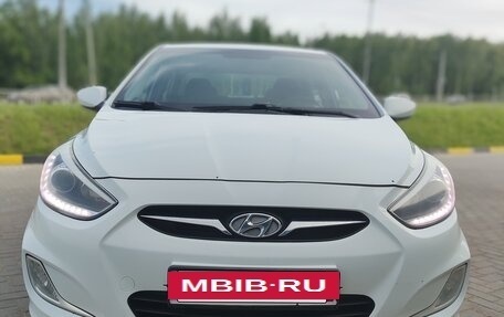 Hyundai Solaris II рестайлинг, 2013 год, 850 000 рублей, 3 фотография