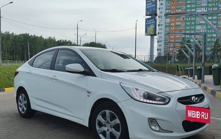 Hyundai Solaris II рестайлинг, 2013 год, 850 000 рублей, 2 фотография