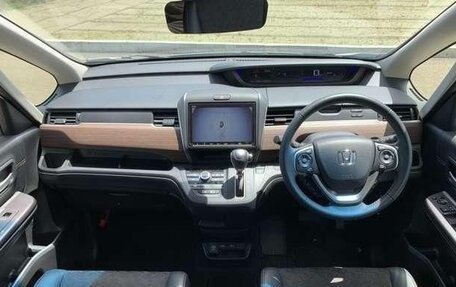 Honda Freed II, 2022 год, 1 550 000 рублей, 7 фотография