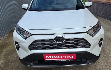 Toyota RAV4, 2021 год, 3 900 000 рублей, 5 фотография