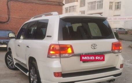 Toyota Land Cruiser 200, 2017 год, 7 500 000 рублей, 4 фотография