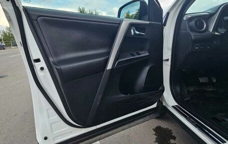 Toyota RAV4, 2016 год, 1 990 000 рублей, 10 фотография