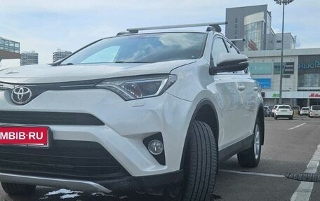 Toyota RAV4, 2016 год, 1 990 000 рублей, 4 фотография