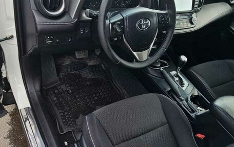 Toyota RAV4, 2016 год, 1 990 000 рублей, 15 фотография
