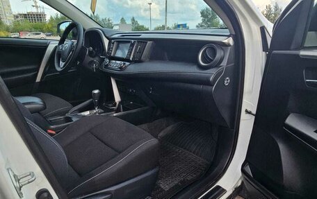 Toyota RAV4, 2016 год, 1 990 000 рублей, 21 фотография