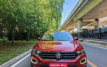 Volkswagen T-Roc I, 2020 год, 1 350 001 рублей, 2 фотография