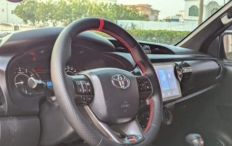 Toyota Hilux VIII, 2021 год, 3 850 000 рублей, 13 фотография