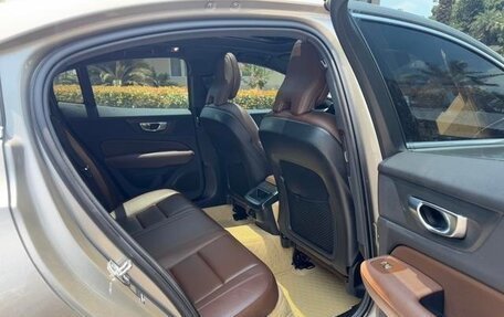 Volvo S60 III, 2022 год, 2 563 000 рублей, 5 фотография