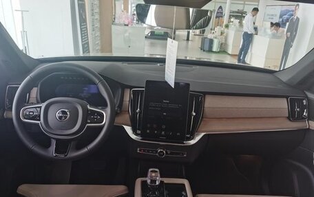 Volvo XC90 II рестайлинг, 2025 год, 10 830 000 рублей, 6 фотография