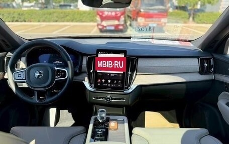 Volvo XC90 II рестайлинг, 2025 год, 9 232 000 рублей, 2 фотография