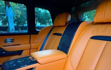 Rolls-Royce Cullinan, 2022 год, 37 999 000 рублей, 22 фотография