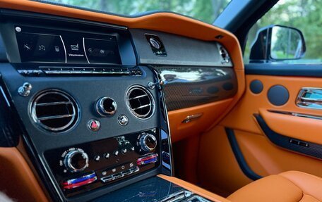 Rolls-Royce Cullinan, 2022 год, 37 999 000 рублей, 27 фотография