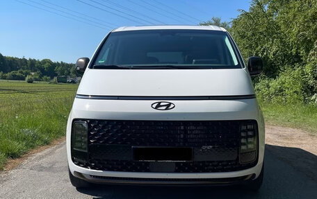 Hyundai Staria, 2024 год, 4 970 000 рублей, 2 фотография