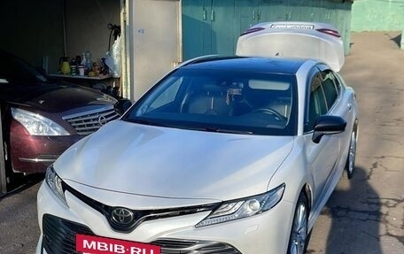 Toyota Camry, 2019 год, 3 100 000 рублей, 4 фотография