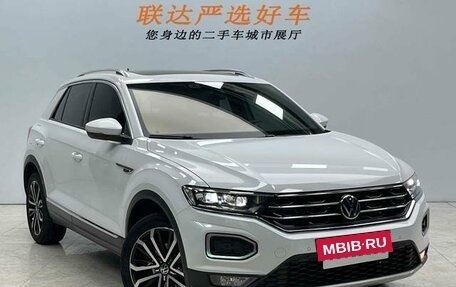 Volkswagen T-Roc I, 2021 год, 2 413 500 рублей, 2 фотография