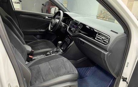 Volkswagen T-Roc I, 2021 год, 2 413 500 рублей, 21 фотография