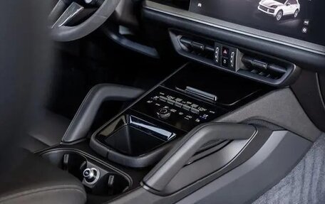 Porsche Cayenne III, 2024 год, 17 640 000 рублей, 28 фотография