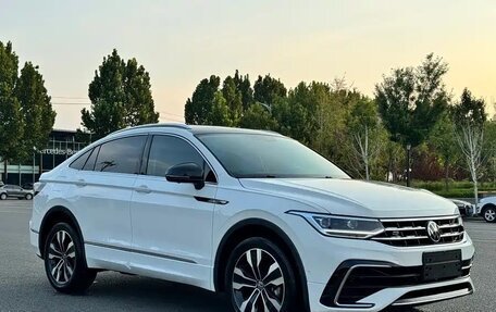 Volkswagen Tiguan II, 2022 год, 2 950 000 рублей, 3 фотография