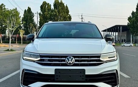Volkswagen Tiguan II, 2022 год, 2 950 000 рублей, 2 фотография