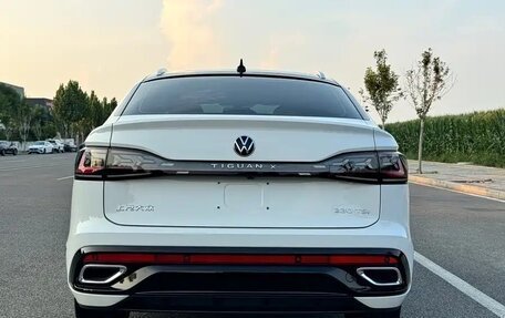 Volkswagen Tiguan II, 2022 год, 2 950 000 рублей, 5 фотография