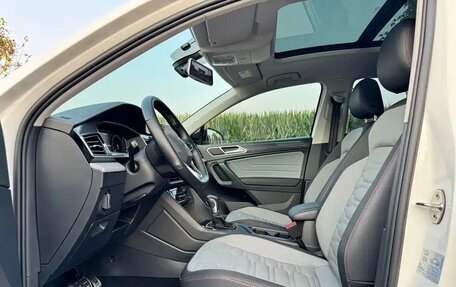 Volkswagen Tiguan II, 2022 год, 2 950 000 рублей, 8 фотография