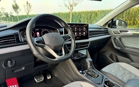 Volkswagen Tiguan II, 2022 год, 2 950 000 рублей, 7 фотография