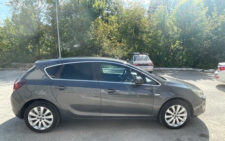 Opel Astra J, 2011 год, 560 000 рублей, 3 фотография