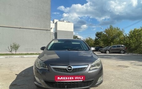 Opel Astra J, 2011 год, 560 000 рублей, 2 фотография