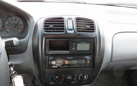 Mazda 323, 2001 год, 297 000 рублей, 17 фотография