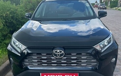 Toyota RAV4, 2020 год, 3 000 000 рублей, 1 фотография